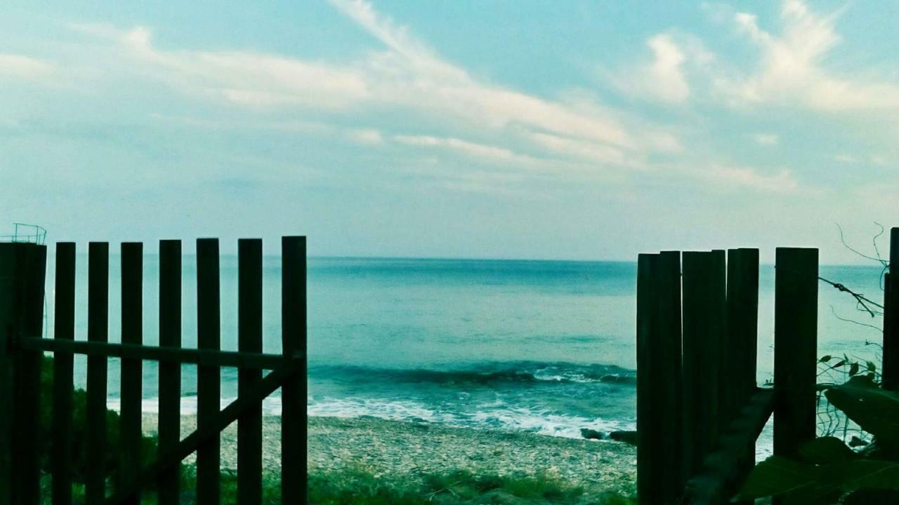 Seafront Villa Joan Неа-Скіоні Екстер'єр фото